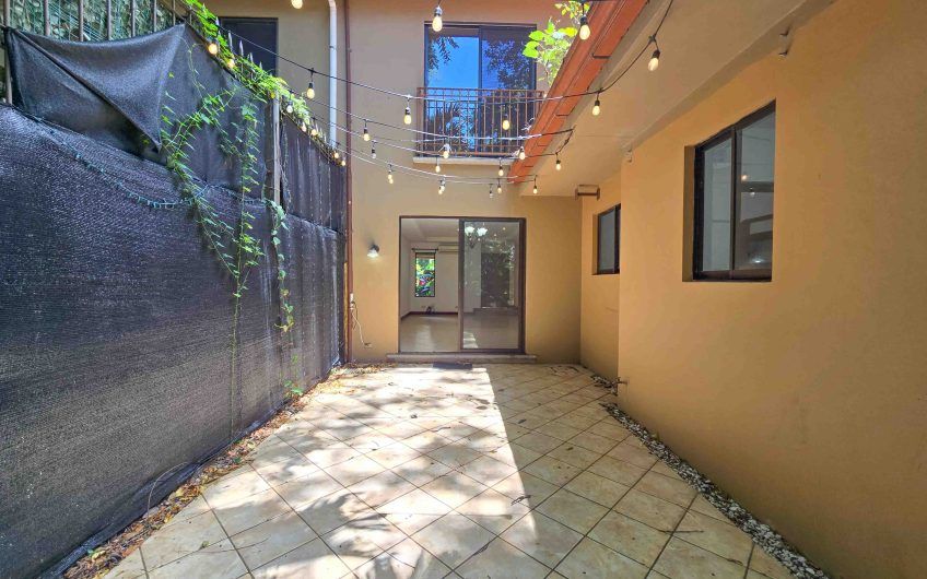 Condo estilo Mediterráneo en Brasil de Mora Santa Ana