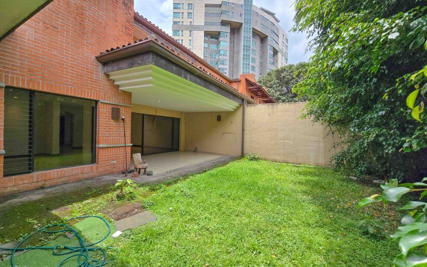 Condo de 451 m2 de 5 habit. en Trejos Montealegre x Avenida Escazú