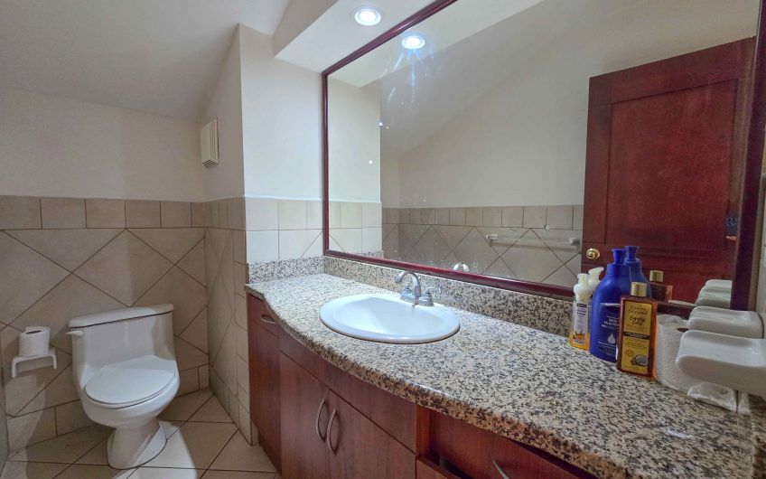 Condo de 451 m2 de 5 habit. en Trejos Montealegre x Avenida Escazú