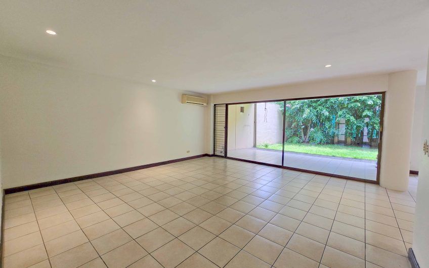 Condo de 451 m2 de 5 habit. en Trejos Montealegre x Avenida Escazú