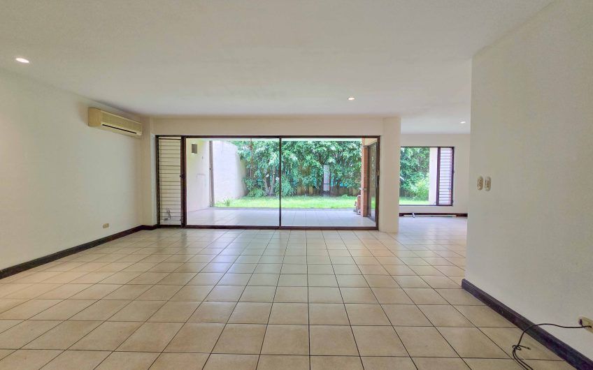 Condo de 451 m2 de 5 habit. en Trejos Montealegre x Avenida Escazú