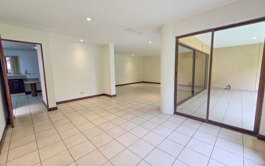 Condo de 451 m2 de 5 habit. en Trejos Montealegre x Avenida Escazú