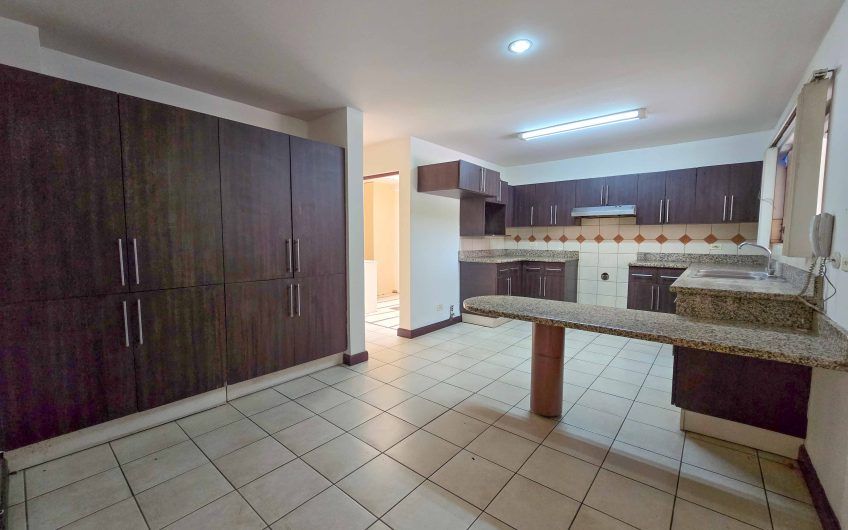 Condo de 451 m2 de 5 habit. en Trejos Montealegre x Avenida Escazú