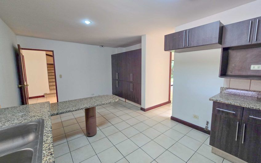 Condo de 451 m2 de 5 habit. en Trejos Montealegre x Avenida Escazú