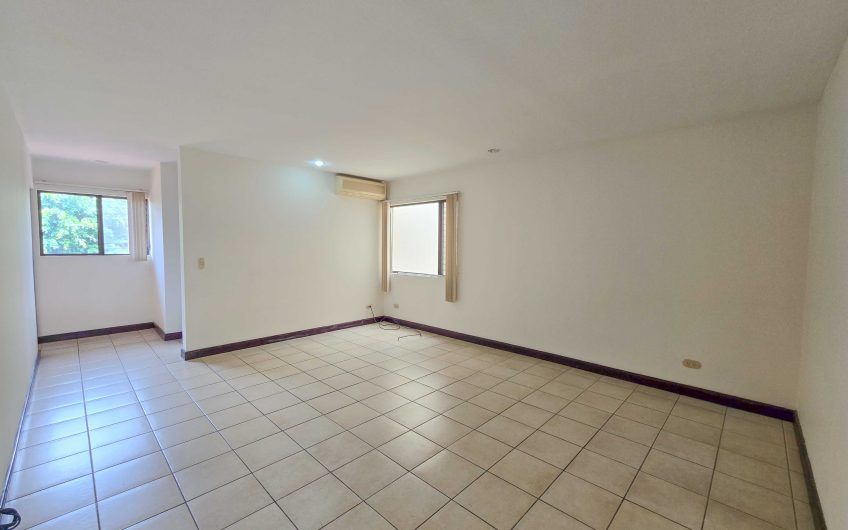 Condo de 451 m2 de 5 habit. en Trejos Montealegre x Avenida Escazú