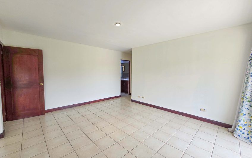 Condo de 451 m2 de 5 habit. en Trejos Montealegre x Avenida Escazú