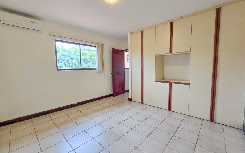 Condo de 451 m2 de 5 habit. en Trejos Montealegre x Avenida Escazú