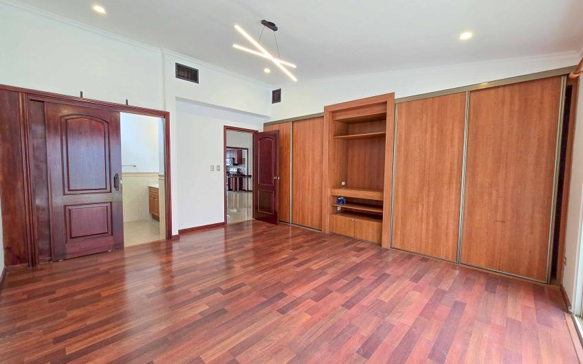 Condo de Una Sola Planta con jardín en Santa Ana Pozos