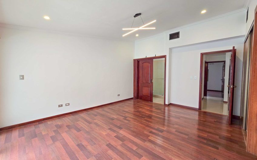 Condo de Una Sola Planta con jardín en Santa Ana Pozos