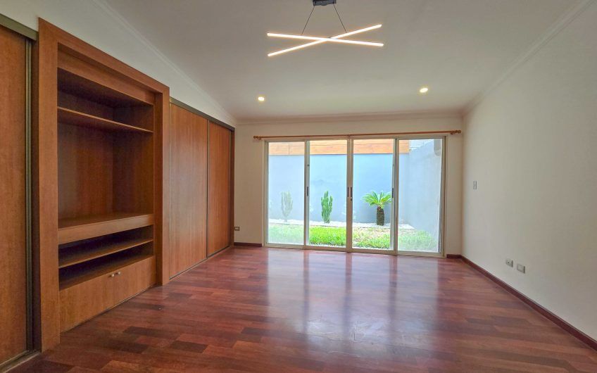 Condo de Una Sola Planta con jardín en Santa Ana Pozos