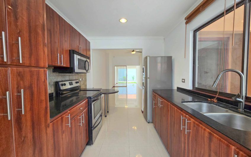 Condo de Una Sola Planta con jardín en Santa Ana Pozos