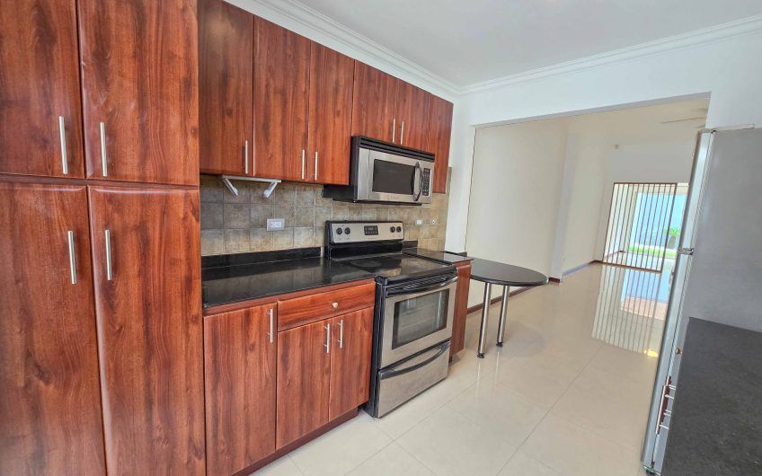 Condo de Una Sola Planta con jardín en Santa Ana Pozos