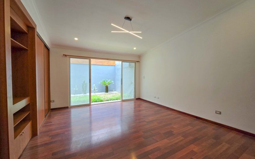 Condo de Una Sola Planta con jardín en Santa Ana Pozos