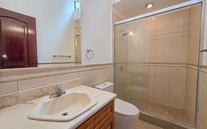Condo de Una Sola Planta con jardín en Santa Ana Pozos