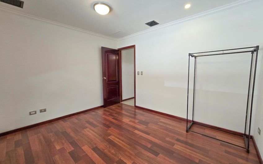 Condo de Una Sola Planta con jardín en Santa Ana Pozos