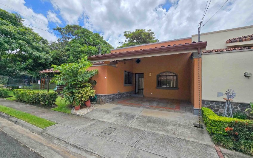 Condo de Una Sola Planta con jardín en Santa Ana Pozos