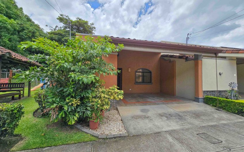 Condo de Una Sola Planta con jardín en Santa Ana Pozos