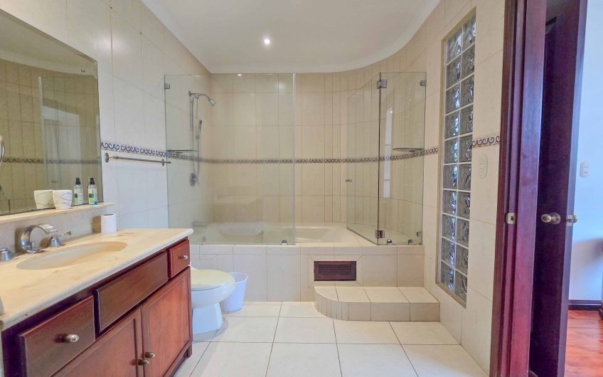 Riverside San Rafael Escazú! Apartamento amueblado con vista