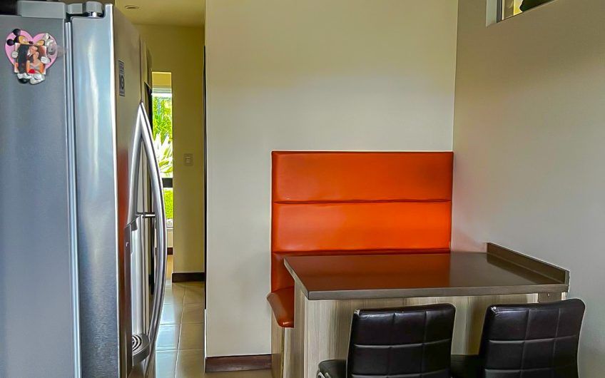 Hacienda Espinal San Rafael Alajuela! Casa de 430 m2 de 5 habit. con jardín