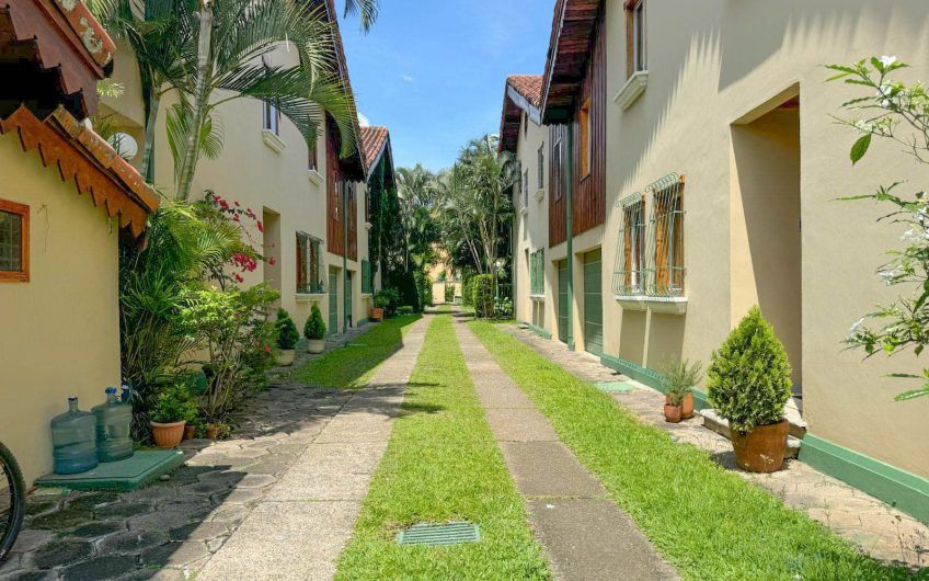 Condo de 3 habit. + oficina y jardín x Multiplaza Escazú