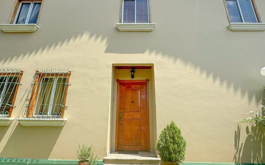 Condo de 3 habit. + oficina y jardín x Multiplaza Escazú