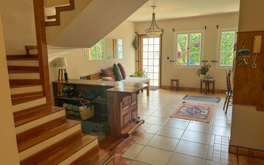 Condo de 3 habit. + oficina y jardín x Multiplaza Escazú