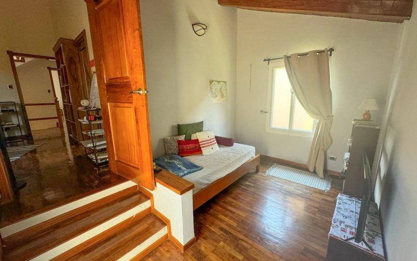 Condo de 3 habit. + oficina y jardín x Multiplaza Escazú