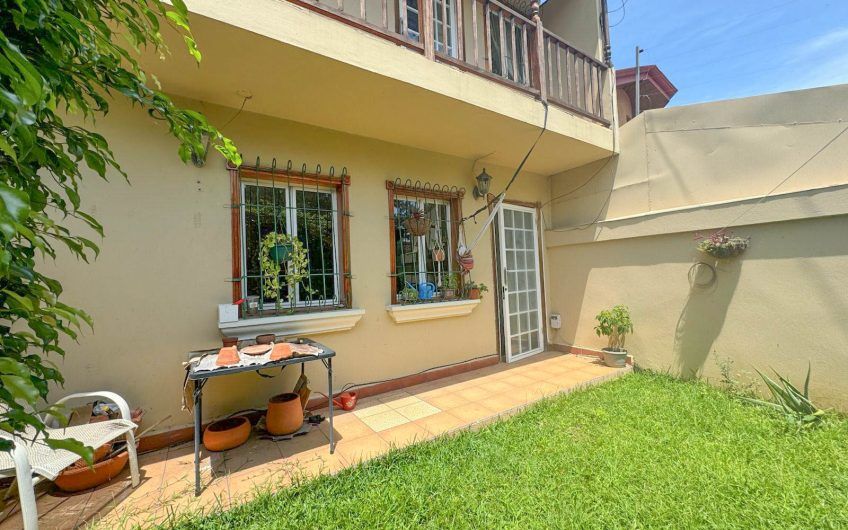 Condo de 3 habit. + oficina y jardín x Multiplaza Escazú