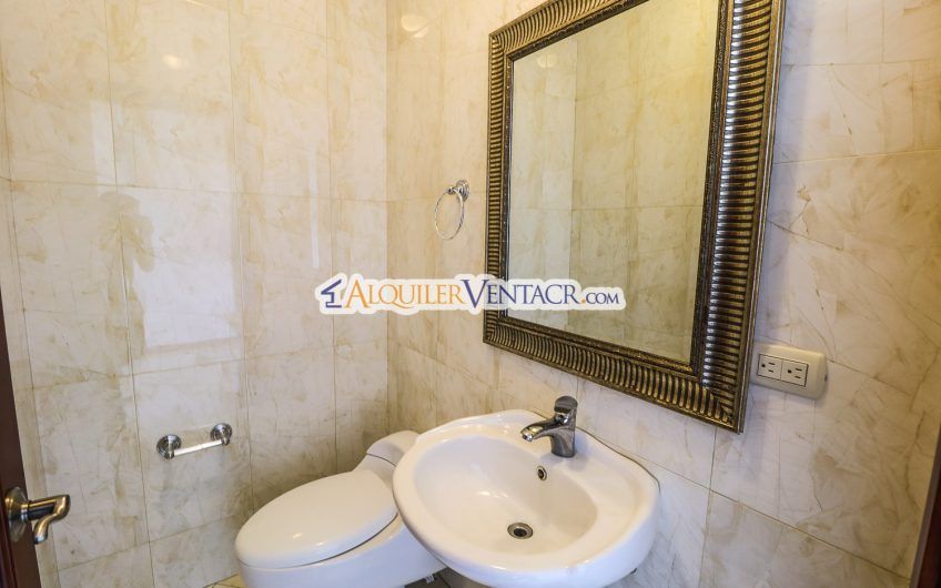 Lujoso apartamento con vista y terraza en San Rafael Escazú