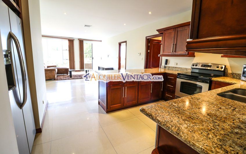 Lujoso apartamento con vista y terraza en San Rafael Escazú