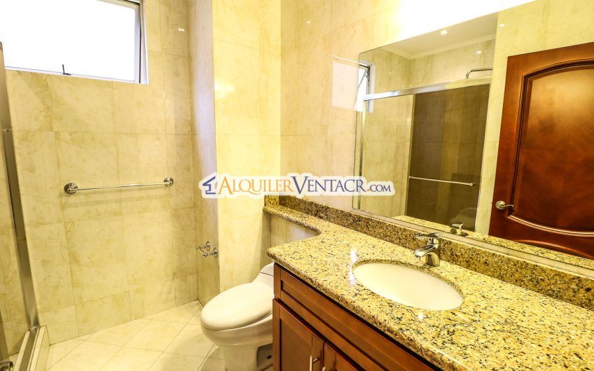 Lujoso apartamento con vista y terraza en San Rafael Escazú