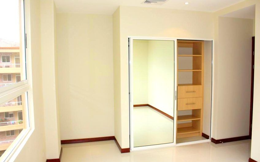 Apartamento con vista y línea blanca en San Rafael Escazú