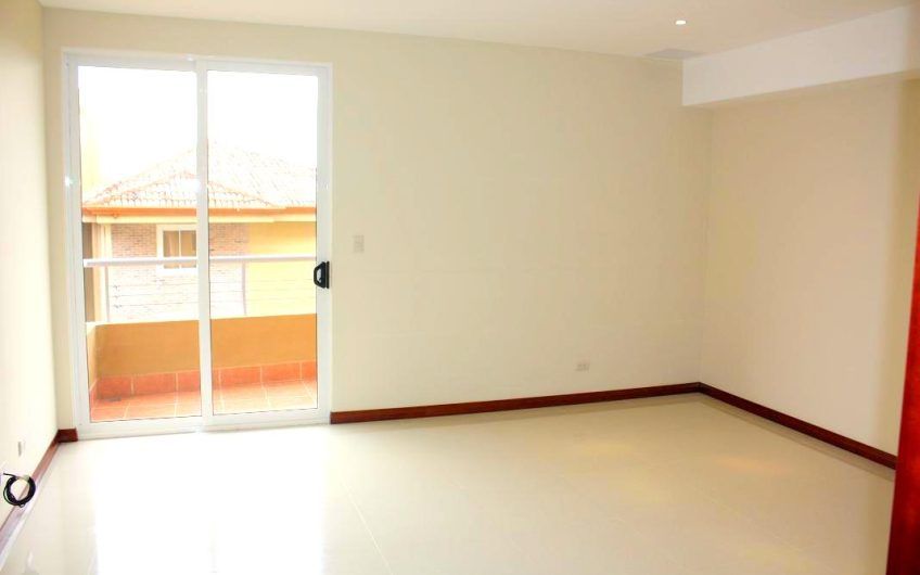 Apartamento con vista y línea blanca en San Rafael Escazú