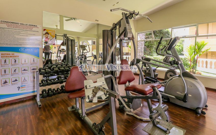 Apartamento con vista y línea blanca en San Rafael Escazú