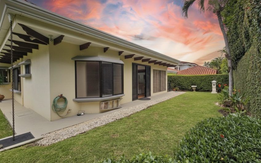 Valle del Sol Lindora Santa Ana! Casa de un nivel con 700 m2 de lote