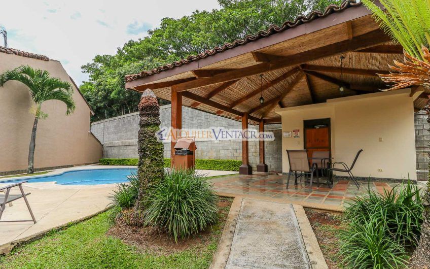Condo de Una Sola Planta con jardín en Santa Ana Pozos