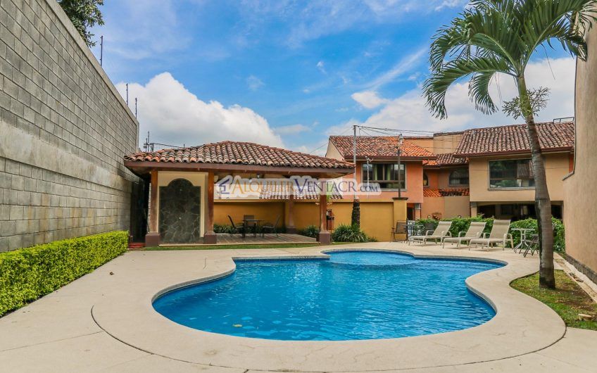 Condo de Una Sola Planta con jardín en Santa Ana Pozos