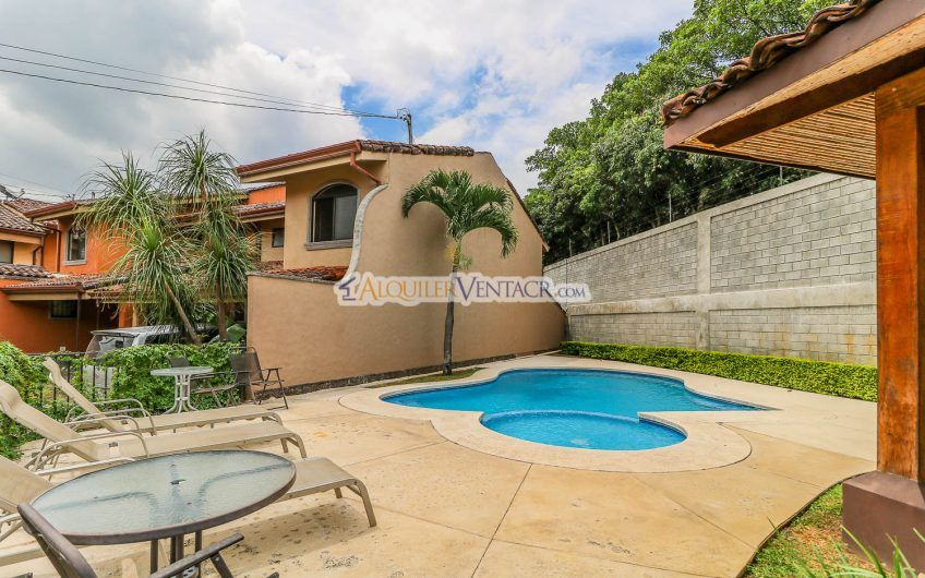 Condo de Una Sola Planta con jardín en Santa Ana Pozos