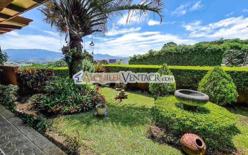 Condo de Un Nivel con jardín y vistas en Escazú x Distrito 4 Guachipelín