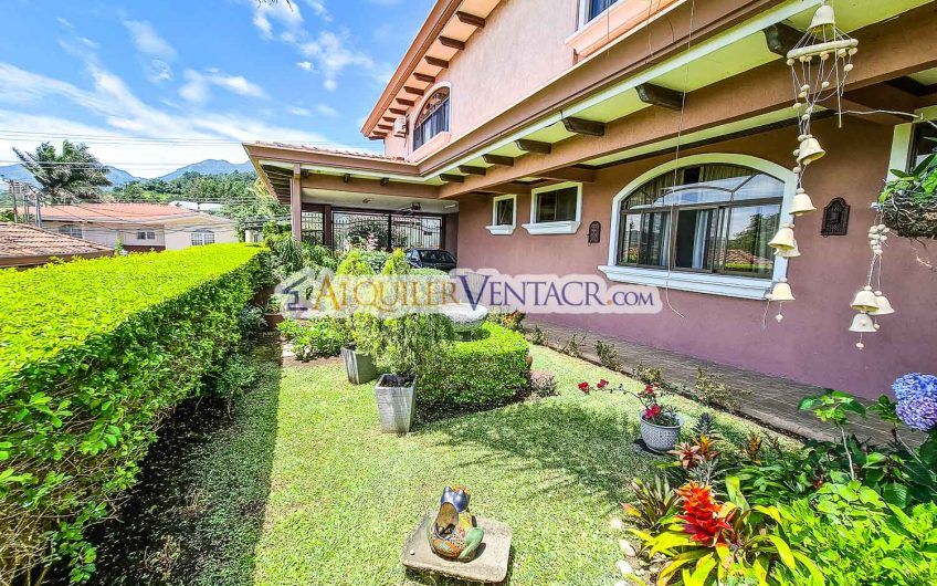 Condo de Un Nivel con jardín y vistas en Escazú x Distrito 4 Guachipelín