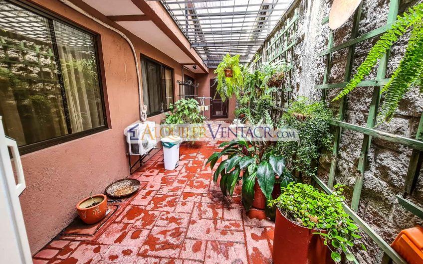 Condo de Un Nivel con jardín y vistas en Escazú x Distrito 4 Guachipelín