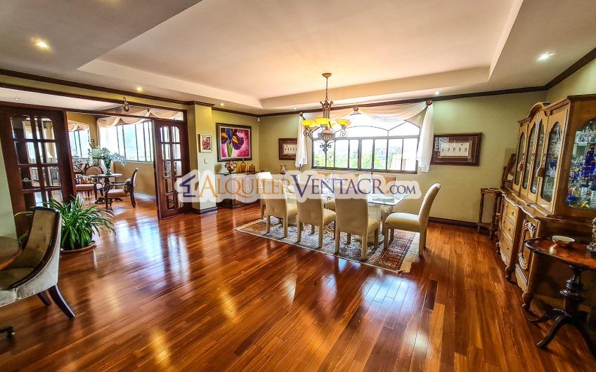 Condo de Un Nivel con jardín y vistas en Escazú x Distrito 4 Guachipelín