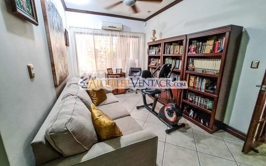 Condo de Un Nivel con jardín y vistas en Escazú x Distrito 4 Guachipelín
