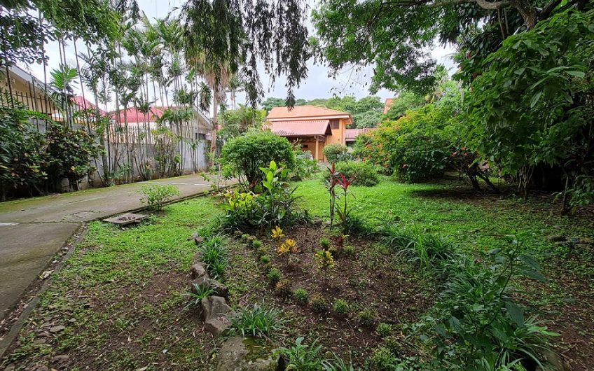 Oportunidad! Propiedad de 1.400 m2 con 2 casas en San Rafael Escazú x Country Club