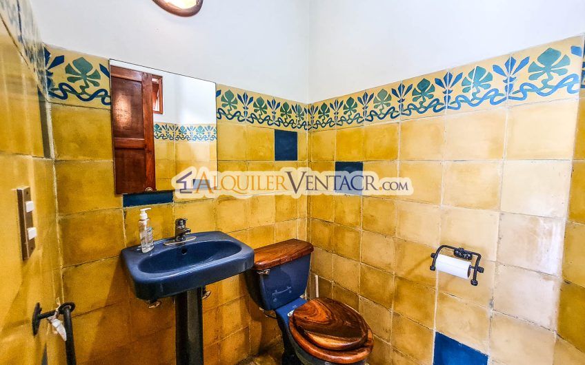 Oportunidad! Propiedad de 1.400 m2 con 2 casas en San Rafael Escazú x Country Club