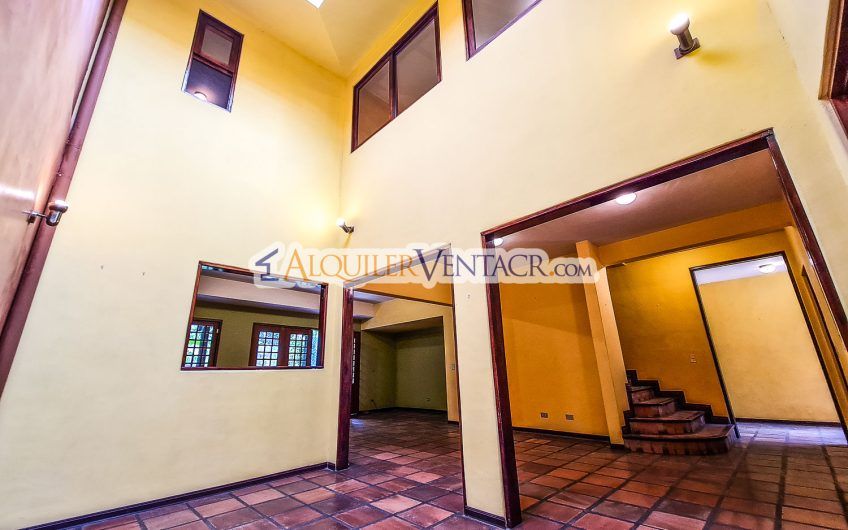 Oportunidad! Propiedad de 1.400 m2 con 2 casas en San Rafael Escazú x Country Club