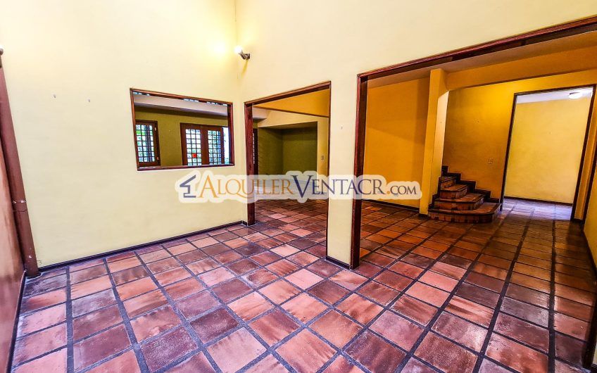 Oportunidad! Propiedad de 1.400 m2 con 2 casas en San Rafael Escazú x Country Club