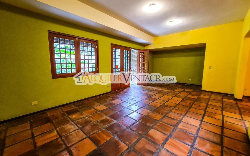 Oportunidad! Propiedad de 1.400 m2 con 2 casas en San Rafael Escazú x Country Club