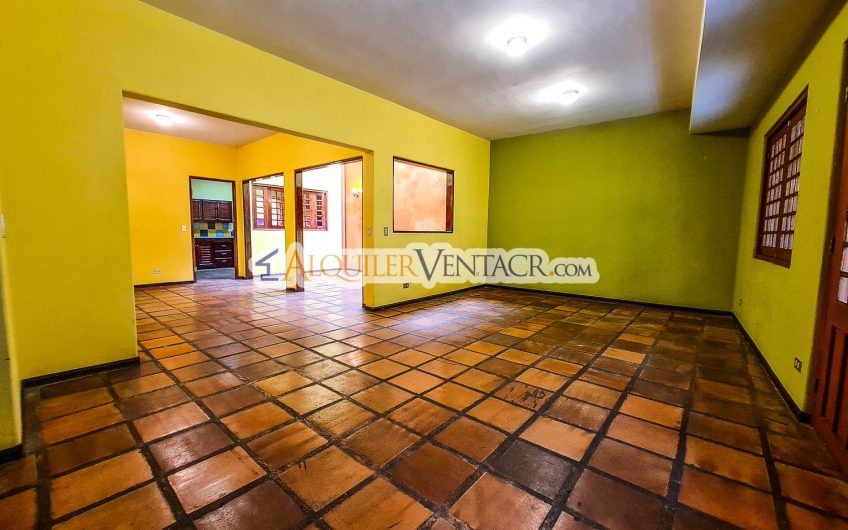 Oportunidad! Propiedad de 1.400 m2 con 2 casas en San Rafael Escazú x Country Club