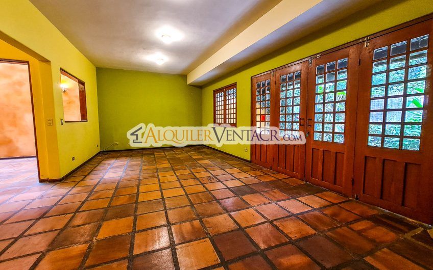 Oportunidad! Propiedad de 1.400 m2 con 2 casas en San Rafael Escazú x Country Club
